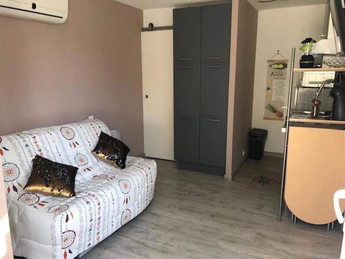 Appartement Studio à 2 mn à pieds de la plage à La Seyne-sur-Mer 0*,  France